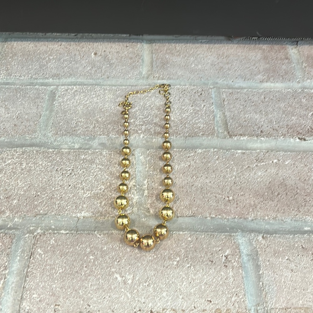 Gold hall necklace